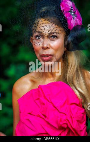 Angela Ermakova ist die Mutter von Boris Beckers Tochter Anna zu Gast auf dem Bild Renntag 2025 auf der Trabrennbahn in Gelsenkirchen am 01.Mai 2025 NRW Deutschland *** Angela Ermakova ist die Mutter von Boris Beckers Tochter Anna als Gast auf dem Bild Renntag 2025 auf der Trabrennbahn in Gelsenkirchen am 01.Mai 2025 NRW Deutschland Stockfoto