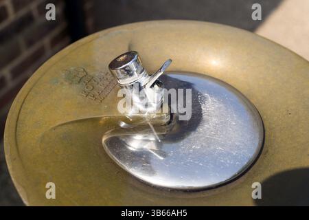 Runder Trinkwasserbrunnen im Royal Greenwich Park London UK Stockfoto