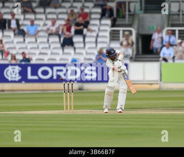 London, Großbritannien. Mai 2025. London, England, 03. Mai 2025: Ryan Higgins (29 Middlesex) spielte beim Spiel am 2. Tag der Rothesay County Championship zwischen Middlesex und Kent auf dem Lord's Cricket Ground in London, England, gegen George Garrrett (44 Kent). (Jay Patel/SPP) Credit: SPP Sport Press Photo. /Alamy Live News Stockfoto