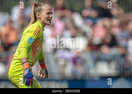Amsterdam, Niederlande. Mai 2025. AMSTERDAM, 03.05.2025, de Toekomst, Azerion Eredivisie vrouwen, Ajax - Telstar (Frauen), Saison 2024/2025, während des Spiels Ajax - Telstar (Frauen), Ajax Torhüterin Regina van Eijk Credit: Pro Shots/Alamy Live News Stockfoto