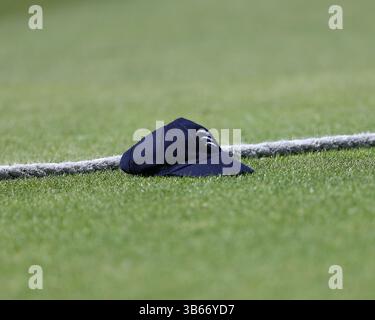 London, Großbritannien. Mai 2025. London, England, 3. Mai 2025: Middlesex-Cap neben den Grenzseilen während des Rothesay County Championship Day 2 Spiels zwischen Middlesex und Kent auf dem Lord's Cricket Ground in London, England. (Jay Patel/SPP) Credit: SPP Sport Press Photo. /Alamy Live News Stockfoto