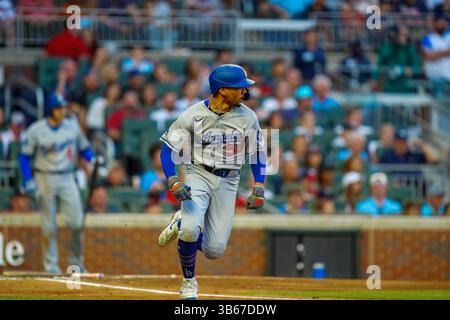 Cumberland, GA, USA. Mai 2025. Los Angeles Dodgers Shortstop MOOKIE BETTS (50) schlägt gegen die Atlanta Braves im Truist Park in Cumberland, GA. Die Dodgers besiegen die Braves mit 2:1. (Kreditbild: © Walter G. Arce Sr./ASP via ZUMA Press Wire) NUR REDAKTIONELLE VERWENDUNG! Nicht für kommerzielle ZWECKE! Stockfoto