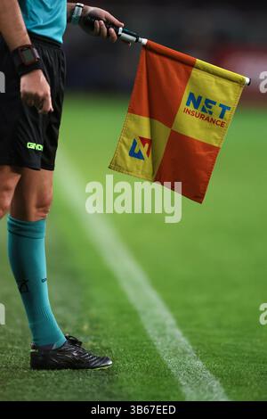 Turin, Italien. Mai 2025. Die Flagge des Linienmannes während des Spiels Torino gegen Venezia Serie A im Stadio Grande Torino, Turin. Der Bildnachweis sollte lauten: Jonathan Moscrop/Sportimage Credit: Sportimage Ltd/Alamy Live News Stockfoto