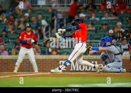 Cumberland, GA, USA. Mai 2025. NICK ALLEN (2) schlägt im Truist Park in Cumberland, GA, gegen die Los Angeles Dodgers. Die Dodgers besiegen die Braves mit 2:1. (Kreditbild: © Walter G. Arce Sr./ASP via ZUMA Press Wire) NUR REDAKTIONELLE VERWENDUNG! Nicht für kommerzielle ZWECKE! Stockfoto