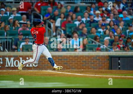 Cumberland, GA, USA. Mai 2025. NICK ALLEN (2) schlägt im Truist Park in Cumberland, GA, gegen die Los Angeles Dodgers. Die Dodgers besiegen die Braves mit 2:1. (Kreditbild: © Walter G. Arce Sr./ASP via ZUMA Press Wire) NUR REDAKTIONELLE VERWENDUNG! Nicht für kommerzielle ZWECKE! Stockfoto