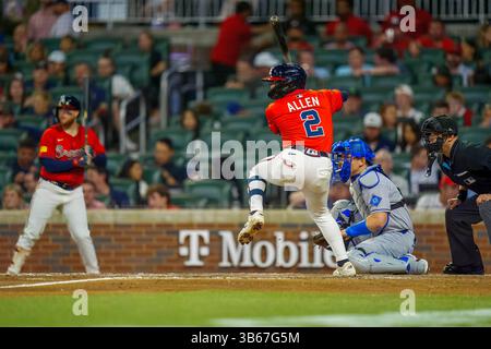 Cumberland, GA, USA. Mai 2025. NICK ALLEN (2) schlägt im Truist Park in Cumberland, GA, gegen die Los Angeles Dodgers. Die Dodgers besiegen die Braves mit 2:1. (Kreditbild: © Walter G. Arce Sr./ASP via ZUMA Press Wire) NUR REDAKTIONELLE VERWENDUNG! Nicht für kommerzielle ZWECKE! Stockfoto