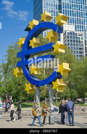 Euro-Logo, Eurotower, EZB, Kaiserstraße, Frankfurt am Main, Hessen, Deutschland *** Euro Logo, Eurotower, EZB, Kaiserstrasse, Frankfurt am Main, Hessen, Deutschland Stockfoto