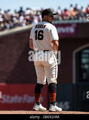 9. April 2022 San Francisco CA, USA San Francisco Starting Pitcher Carlos Rodon (16) auf dem Hügel während des MLB-Spiels zwischen den Miami Marlins und den San Francisco Giants. Die Marlins besiegten die Giants 2-1 im Oracle Park San Francisco Kalifornien Thurman James/CSM(Bild: © Thurman James/CSM via ZUMA Press Wire) Stockfoto