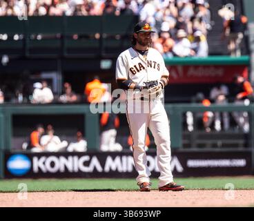 9. April 2022 San Francisco CA, USA San Francisco Shortstop Brandon Crawford (35) im Infield während des MLB-Spiels zwischen den Miami Marlins und den San Francisco Giants. Die Marlins besiegten die Giants 2-1 im Oracle Park San Francisco Kalifornien Thurman James/CSM(Bild: © Thurman James/CSM via ZUMA Press Wire) Stockfoto