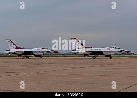 Wings Over West Texas 4-18-2025 Dyess AFB, TX USA USAF Thunderbirds bereitet sich auf ihre Demonstration auf der Wings Over West Texas Air Show in Dyess vor Stockfoto