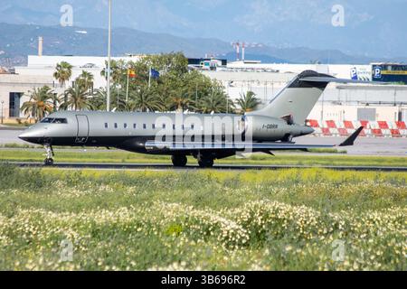 Avión ejecutivo Bombardier BD-700-1A11 Global 5500 de la Compañía Sirio Executive en el aeropuerto de matrícula Costa del Sol con Málaga i-DBRR Stockfoto
