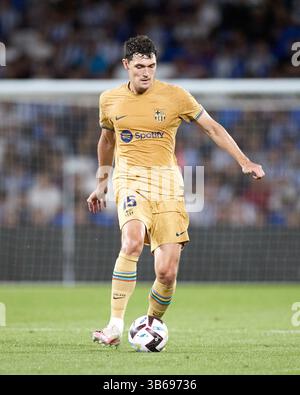 21. August 2022, San SEBASTIAN, GUIPUZCOA, SPANIEN: Clement Lenglet vom FC Barcelona in Aktion während des Spiels La Liga Santander zwischen Real Sociedad und FC Barcelona in der reale Arena am 21. August 2022 in San Sebastian, Spanien. (Kreditbild: © Ricardo Larreina/AFP7 via ZUMA Press Wire) Stockfoto
