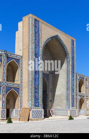 Die Ulugbek Madrasah (1417), ein UNESCO-Weltkulturerbe, in Buchara, Usbekistan Stockfoto