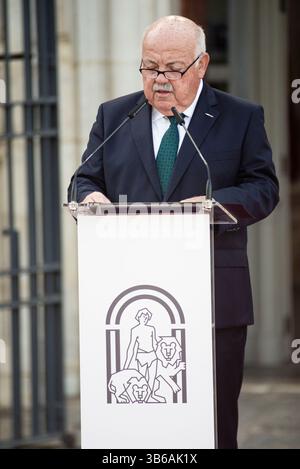 23. Juli 2022, Sevilla, Andalusien, Spanien: Der Präsident des andalusischen Parlaments, JESUS AGUIRRE, während der Einweihung von Juanma Moreno (PP) als Präsident der Junta de Andalucia im San Telmo Palast in Sevilla (Credit Image: © Angel Garcia/ZUMA Press Wire) Stockfoto