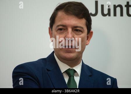 23. Juli 2022, Sevilla, Andalusien, Spanien: ALFONSO FERNANDEZ MANUECO, Präsident von Castille und Leon, während der Einweihung von Juanma Moreno (PP) als Präsident der Junta de Andalucia im San Telmo Palace in Sevilla (Kreditbild: © Angel Garcia/ZUMA Press Wire) Stockfoto