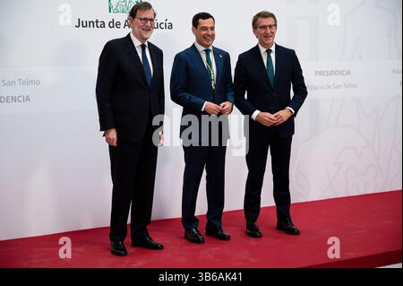 23. Juli 2022, Sevilla, Andalusien, Spanien: MARIANO RAJOY (links), JUANMA MORENO (Mitte) und ALBERTO NUNEZ FEIJOO (rechts) während der Einweihung von Juanma Moreno (PP) als Präsident der Junta de Andalucia im San Telmo Palace in Sevilla (Foto: © Angel Garcia/ZUMA Press Wire) Stockfoto