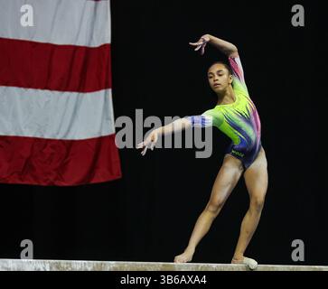 29. Juli 2022: Hezly Rivera von WOGA führt ihre Balance-Strahl-Routine während der U.S. Classic 2022 im Maverik Center in West Valley City, UT, durch. (Foto: © Kyle Okita/CSM via ZUMA Press Wire) Stockfoto