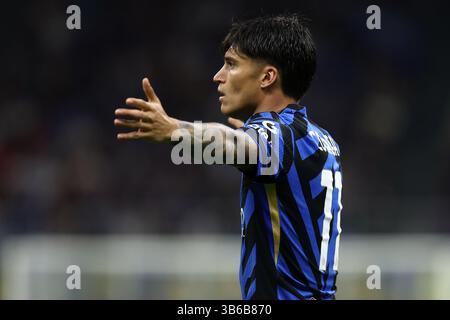 Mailand, Italien. Mai 2025. Joaquin Correa vom FC Internazionale gibt während des Spiels der Serie A zwischen dem FC Internazionale und Hellas Verona am 3. Mai 2025 in Mailand und Italien Gesten aus . Quelle: Marco Canoniero/Alamy Live News Stockfoto