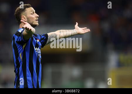 Mailand, Italien. Mai 2025. Marko Arnautovic vom FC Internazionale Gesten während des Spiels der Serie A zwischen dem FC Internazionale und Hellas Verona im Stadio Giuseppe Meazza am 3. Mai 2025 in Mailand Italien . Quelle: Marco Canoniero/Alamy Live News Stockfoto