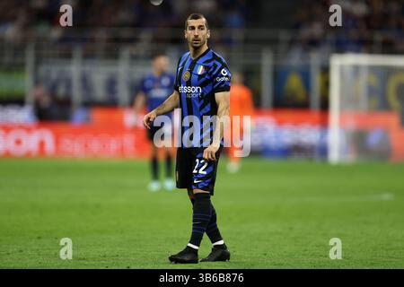 Mailand, Italien. Mai 2025. Henrikh Mkhitaryan vom FC Internazionale sieht beim Spiel der Serie A zwischen dem FC Internazionale und Hellas Verona im Stadio Giuseppe Meazza am 3 . Mai 2025 in Mailand an . Quelle: Marco Canoniero/Alamy Live News Stockfoto