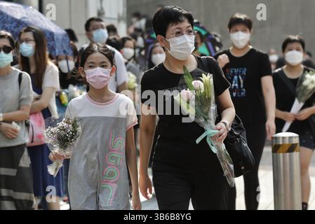 12. September 2022, HONGKONG, CHINA: Die Bürger von Hongkong kommen, um der verstorbenen Königin Elisabeth II. Respekt zu zollen und eine lange Warteschlange zu machen, um in das britische Generalkonsulat einzutreten, um das Kondolenzbuch zu unterschreiben.Sept-12.2022Hong Kong.ZUMA/Liau Chung-ren (Kreditbild: © Liau Chung-ren/ZUMA Press Wire) Stockfoto