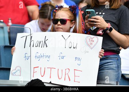 3. September 2022, Kansas City, KS, Vereinigte Staaten: KANSAS City, KS – 3. SEPTEMBER: US-Fan während eines Spiels zwischen Nigeria und USWNT im Children's Mercy Park am 3. September 2022 in Kansas City, Kansas. (Kreditbild: © Bill Barrett/ISIPhotos via ZUMA Press Wire) Stockfoto