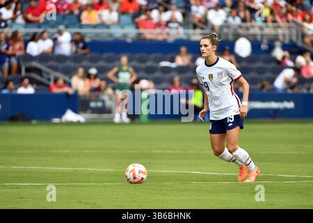 3. September 2022, Kansas City, KS, Vereinigte Staaten: KANSAS City, KS – 3. SEPTEMBER: Emily Fox #19 der Vereinigten Staaten mit dem Ball während eines Spiels zwischen Nigeria und USWNT im Children's Mercy Park am 3. September 2022 in Kansas City, Kansas. (Kreditbild: © Bill Barrett/ISIPhotos via ZUMA Press Wire) Stockfoto
