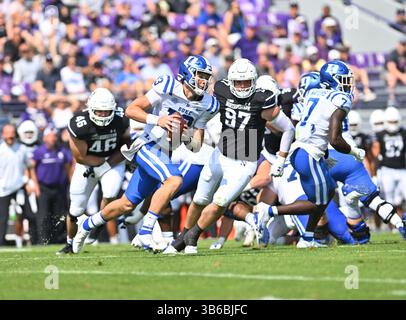 10. September 2022: Duke Blue Devils Quarterback Riley Leonard (13) spielt die Tasche während des NCAA-Fußballspiels zwischen Northwestern und Duke im Ryan Field in Evanston, Illinois. Dean Reid/CSM. (Bild: © Dean Reid/CSM via ZUMA Press Wire) Stockfoto