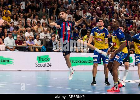 22. September 2022, Barcelona, Spanien: Blaz Janc vom FC Barcelona in Aktion während des EHF Champions League-Spiels zwischen dem FC Barcelona und Lomza Industria Kielce im Palau Blaugrana am 22. September 2022 in Barcelona. (Foto: © Javier Borrego/AFP7 via ZUMA Press Wire) Stockfoto