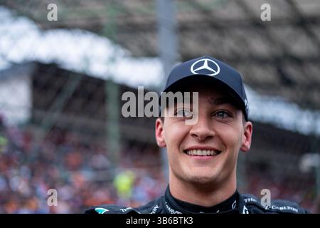 31. Juli 2022, Mogyorod, Ungarn: rus auf dem Startplatz vor dem Start des FIA Formel-1-Großen Preises von Ungarn 2022 beim Hungaroring in Mogyorod, bei Budapest, Ungarn. (Foto: © James Gasperotti/ZUMA Press Wire) Stockfoto