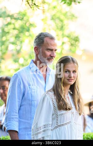 1. August 2022, Valldemossa, Balearen, Spanien: König Felipe VI. Von Spanien, Kronprinzessin Leonor Besuch La Cartuja de Valldemossa, der Palast, der im 15. Jahrhundert offizielle Residenz von König Sancho von Mallorca war, am 1. August 2022 in Valldemossa, Spanien (Kreditbild: © Jack Abuin/ZUMA Press Wire) Stockfoto