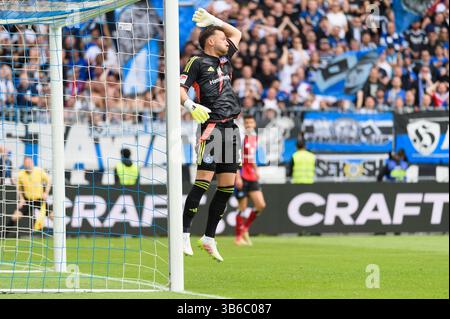 Torhüter Daniel Heuer Fernandes (1 Hamburger SV) während des 2. Bundesliga-Spiel zwischen SV Darmstadt 98 und Hamburger SV im Stadion am Böllenfalltor, Darmstadt. (Sven Beyrich/SPP) Credit: SPP Sport Press Photo. /Alamy Live News Stockfoto