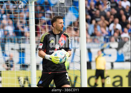 Torhüter Daniel Heuer Fernandes (1 Hamburger SV) während des 2. Bundesliga-Spiel zwischen SV Darmstadt 98 und Hamburger SV im Stadion am Böllenfalltor, Darmstadt. (Sven Beyrich/SPP) Credit: SPP Sport Press Photo. /Alamy Live News Stockfoto