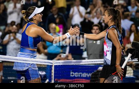 9. August 2022, TORONTO, KANADA: Bianca Andreescu aus Kanada und Daria Kasatkina aus Russland in Aktion während der ersten Runde des WTA 1000-Tennisturniers der Nationalbank 2022 (Credit Image: © Rob Prange/AFP7 via ZUMA Press Wire) Stockfoto