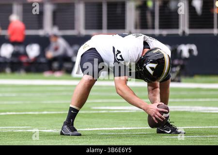 16. September 2023: Vanderbilt Commodores Long Snapper Wesley Schelling (47) auf dem Feld vor dem Start des College-Football-Spiels mit den Vanderbilt Commodores und den UNLV-Rebellen im Allegiant Stadium in Las Vegas, NV. Christopher Trim/CSM. (Kreditbild: © Christopher Trim/CSM via ZUMA Press Wire) Stockfoto