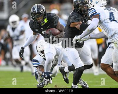 16. September 2023: UCF Wide Receiver Kobe Hudson (2) läuft mit dem Ball während des NCAA-Fußballspiels in der 1. Halbzeit zwischen Villanova Wildcats und den UCF Knights im FBC Mortgage Stadium in Orlando, FL. Romeo T Guzman/CSM (Kreditbild: Stockfoto