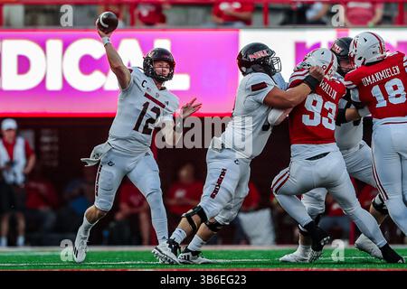 September 2023 - Lincoln, NE. US-Quarterback Rocky Lombardi (12) im Einsatz während eines Fußballspiels der NCAA Division 1 zwischen Northern Illinois Huskies und den Nebraska Cornhuskers im Memorial Stadium in Lincoln, NE. Nebraska gewann 35-11. Teilnahme: 86.875.390. Ausverkauf in Folge. Michael Spomer/Cal Sport Media (Kreditbild: © Michael Spomer/CSM via ZUMA Press Wire) Stockfoto
