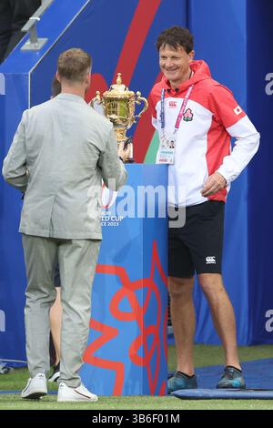 17. September 2023, Nizza, Provence-Alpes-CÃ´te dÂ€™Azur, Frankreich: Der WEBB ELLIS CUP wird für das Spiel Pool D zwischen England und Japan bei der Rugby-Weltmeisterschaft 2023 gezeigt (Foto: © Mickael Chavet/ZUMA Press Wire) Stockfoto