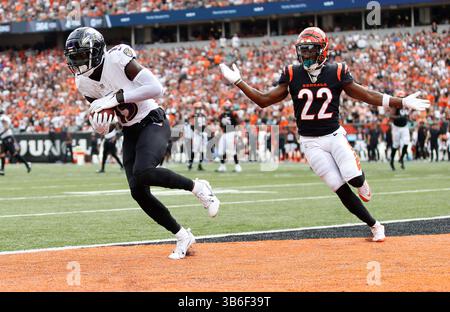 17. September 2023: Baltimore Ravens Wide Receiver Nelson Agholor (15) TD Pass Empfang in der 11:38 Minute des 4. quartals während des regulären NFL-Saisonspiels zwischen den Baltimore Ravens und Cincinnati Bengals in Cincinnati, Ohio. JP Waldron/Cal Sport Media (Kreditbild: Stockfoto