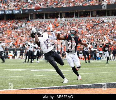 17. September 2023: Baltimore Ravens Wide Receiver Nelson Agholor (15) TD Pass Empfang in der 11:38 Minute des 4. quartals während des regulären NFL-Saisonspiels zwischen den Baltimore Ravens und Cincinnati Bengals in Cincinnati, Ohio. JP Waldron/Cal Sport Media (Kreditbild: Stockfoto