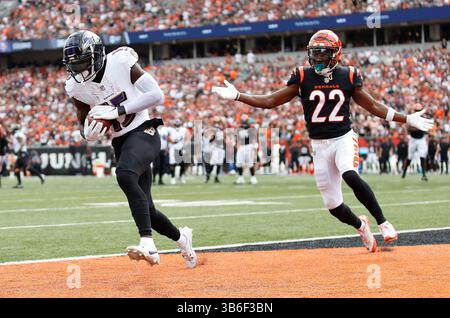 17. September 2023: Baltimore Ravens Wide Receiver Nelson Agholor (15) TD Pass Empfang in der 11:38 Minute des 4. quartals während des regulären NFL-Saisonspiels zwischen den Baltimore Ravens und Cincinnati Bengals in Cincinnati, Ohio. JP Waldron/Cal Sport Media (Kreditbild: Stockfoto