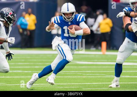 17. September 2023: Indianapolis Colts Quarterback Gardner Minshew (10) spielt mit dem Ball während eines Spiels zwischen den Indianapolis Colts und den Houston Texans in Houston, Texas. ..Trask Smith/CSM (Foto: © Trask Smith/CSM via ZUMA Press Wire) Stockfoto