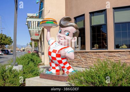 Norco, Kalifornien, USA - 18.11.2019: Ein Blick auf die berühmte Figur Bob's Big Boy vor einem der Restaurants. Stockfoto