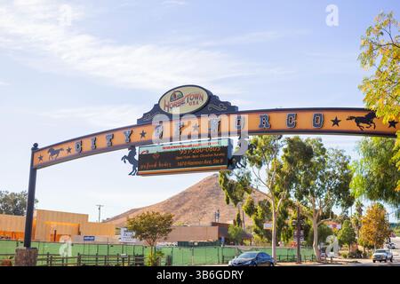 Norco, Kalifornien, USA - 18. 11. 2019: Blick auf ein Begrüßungsschild am Eingang zur Stadt Norco. Stockfoto