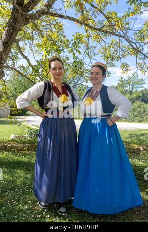 Zwei kroatische Frauen in typischer Kleidung in Dubrovnik, Kroatien Stockfoto