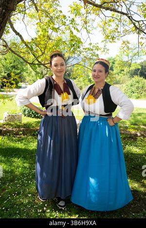 Zwei kroatische Frauen in typischer Kleidung in Dubrovnik, Kroatien Stockfoto