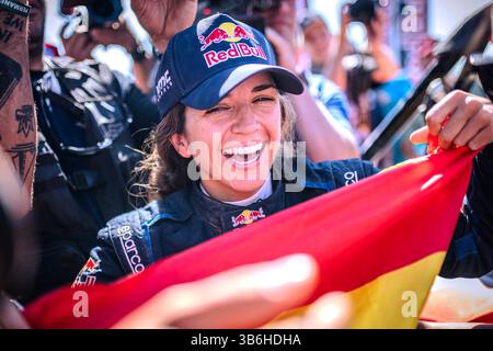 19. Januar 2024, Saudi-Arabien: Cristina Gutierrez (ESP) wird auf der Ziellinie der Rallye Dakar 2024 in Yambu, Saudi-Arabien, gesehen. (Kreditbild: © Red Bull Media/ZUMA Press Wire) Stockfoto