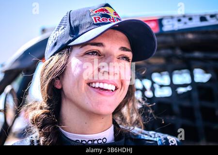 19. Januar 2024, Saudi-Arabien: Cristina Gutierrez (ESP) wird auf der Ziellinie der Rallye Dakar 2024 in Yambu, Saudi-Arabien, gesehen. (Kreditbild: © Red Bull Media/ZUMA Press Wire) Stockfoto