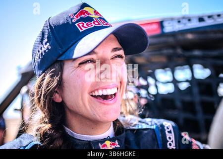 19. Januar 2024, Saudi-Arabien: Cristina Gutierrez (ESP) wird auf der Ziellinie der Rallye Dakar 2024 in Yambu, Saudi-Arabien, gesehen. (Kreditbild: © Red Bull Media/ZUMA Press Wire) Stockfoto