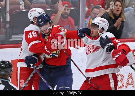 17. Januar 2024, Sunrise, Florida, USA: Florida Panthers Linksflügel Matthew Tkachuk hat seit dem 1. Januar 2024 mehr Punkte erzielt als jeder andere Spieler der NHL, aber Intensität ist seine Visitenkarte, wie er gegen Detroit zeigte. (Bild: © John McCall/South Florida Sun Sentinel via ZUMA Press Wire) Stockfoto